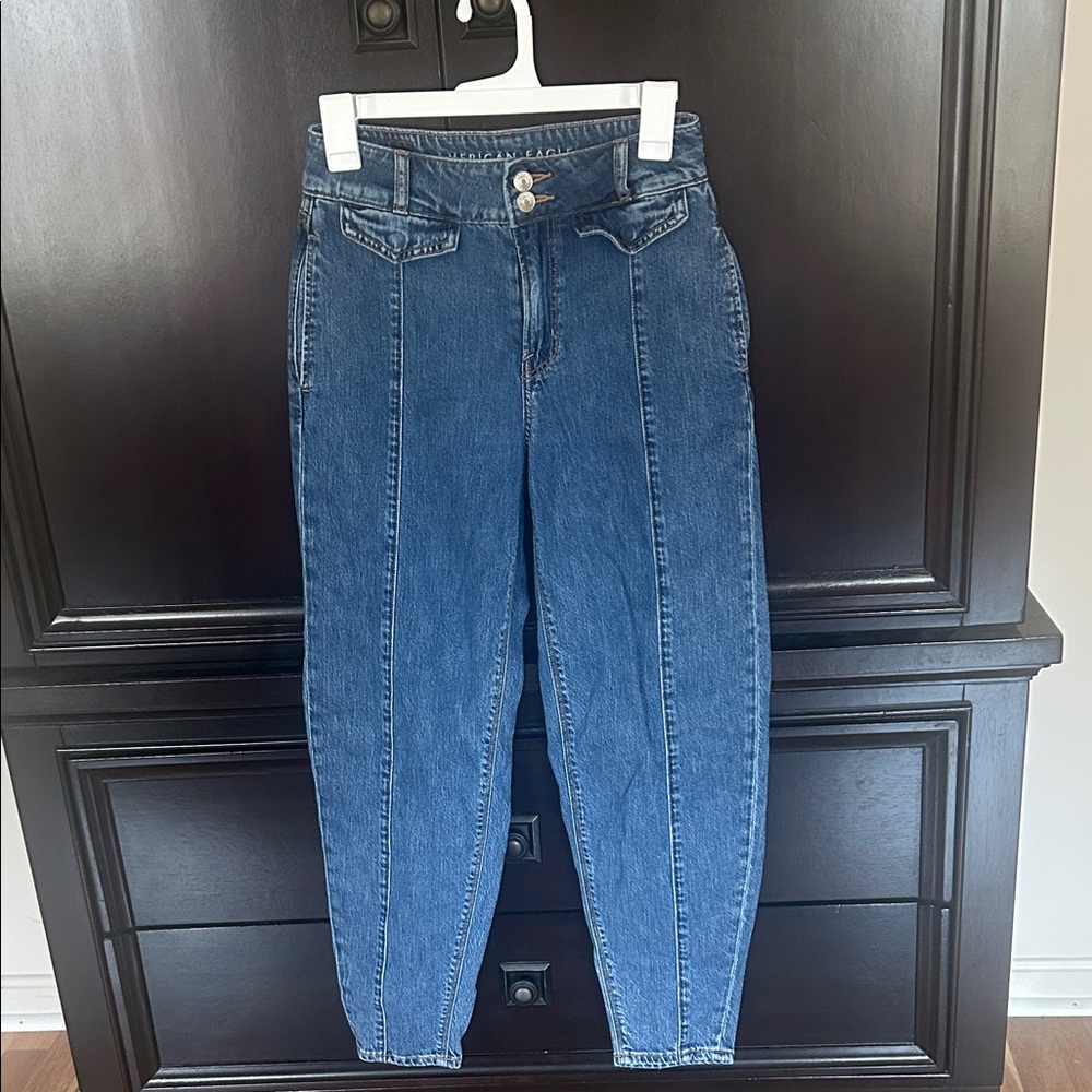 American Eagle Outfitters High-Rise Dark Blue Relaxed Mom Jean with Front Seams